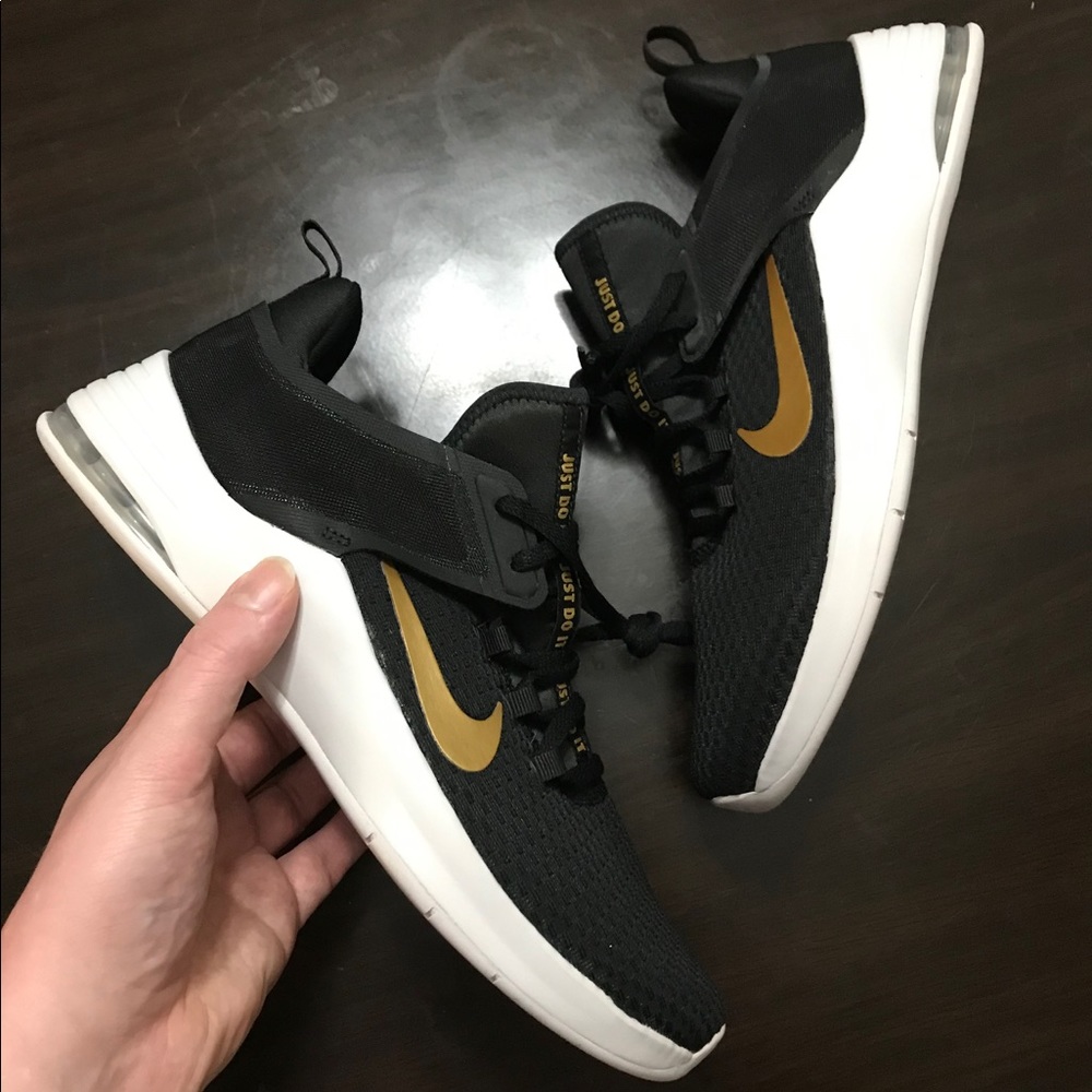 Nike Air Max Bella TR 2 Women’s Size 12 Black/Gold